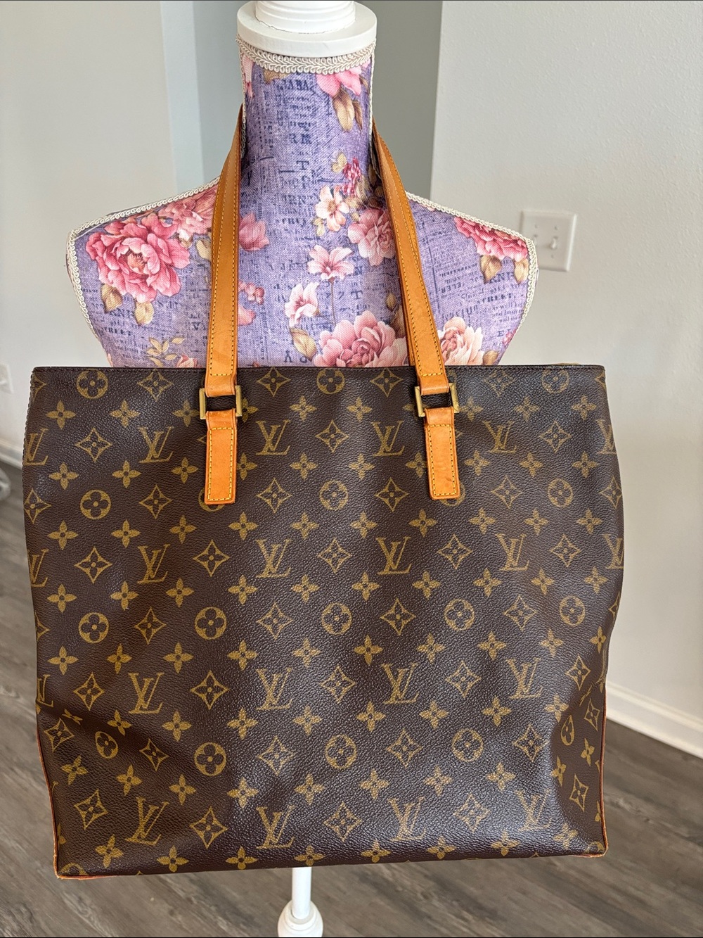 Pre owned Louis Vuitton monogram Cabas Mezzo handbag